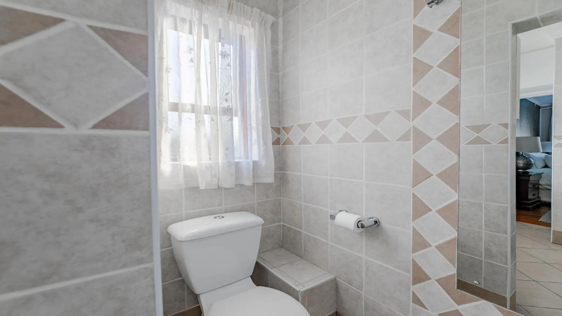 Сasa de vacaciones Myzen Guest House -5Min To Canal Walk Mall & 5Min To Grand West Cassino Ciudad del Cabo