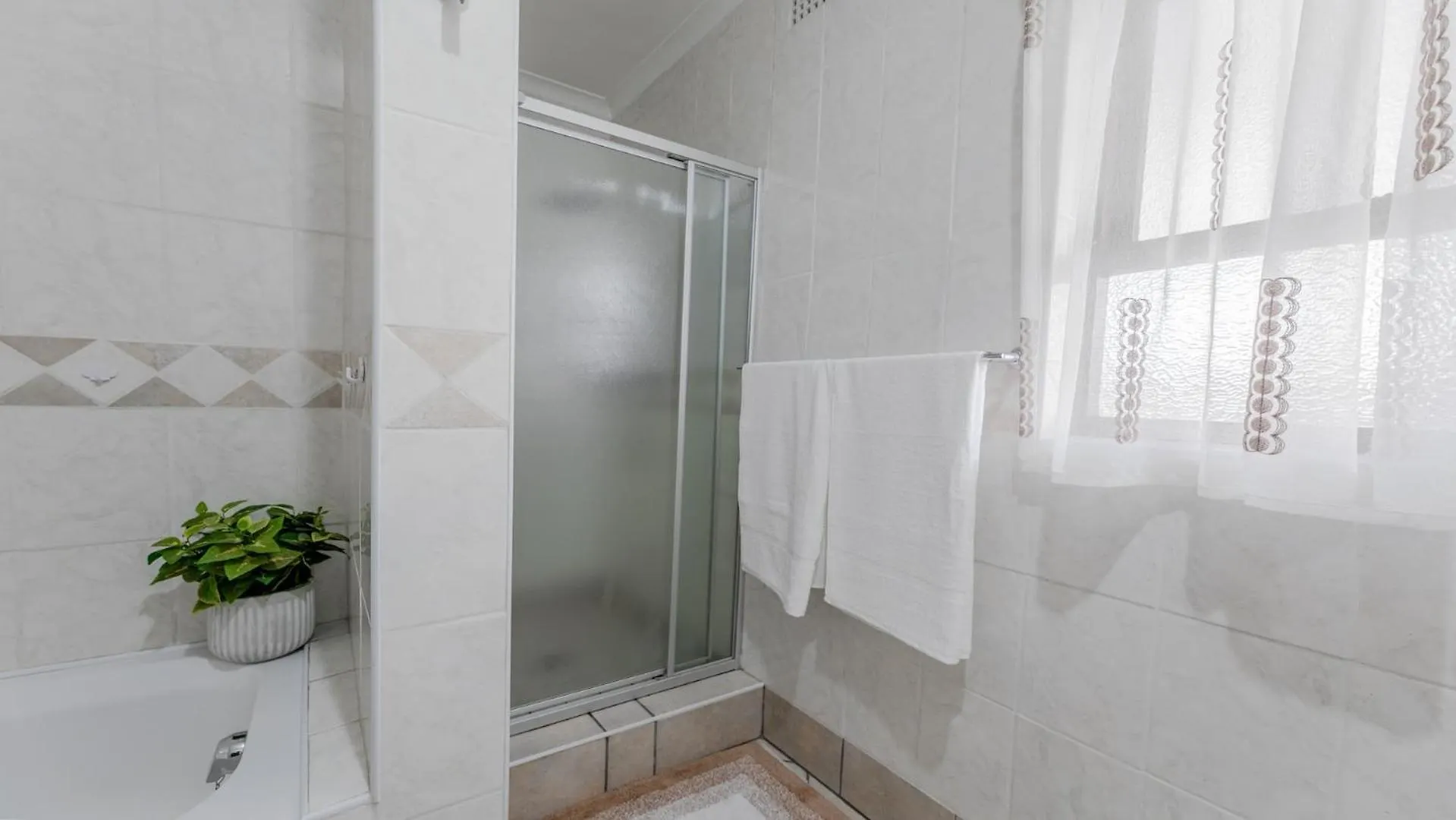 Myzen Guest House -5Min To Canal Walk Mall & 5Min To Grand West Cassino Ciudad del Cabo 0*,