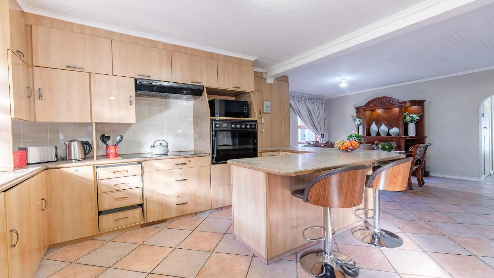 Holiday home Myzen Guest House -5Min To Canal Walk Mall & 5Min To Grand West Cassino Cape Town