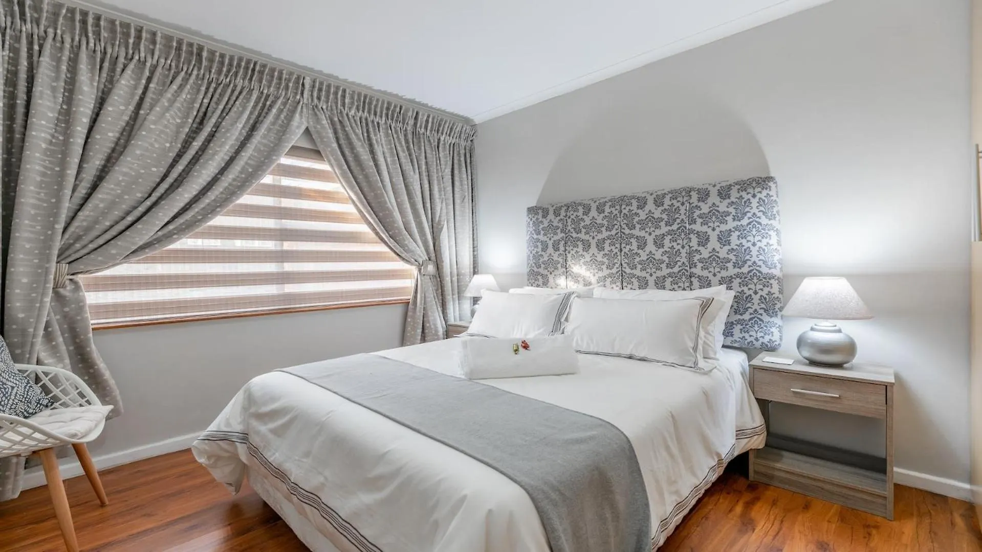 Myzen Guest House -5Min To Canal Walk Mall & 5Min To Grand West Cassino Cape Town Holiday home