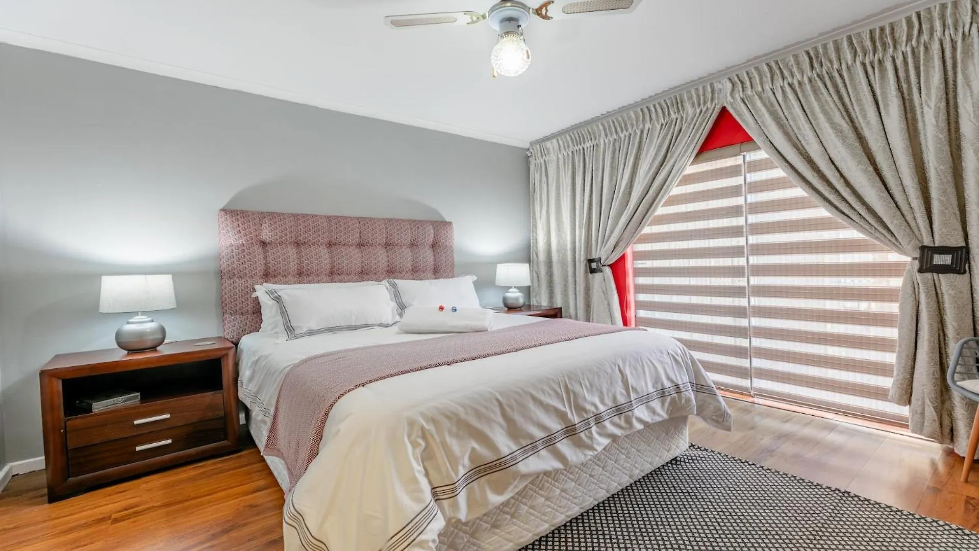 Myzen Guest House -5Min To Canal Walk Mall & 5Min To Grand West Cassino Cape Town Holiday home